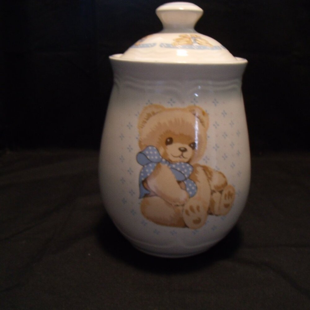 Vintage  1972  Stoneware Tienshan Theodore Bear canister 7 3/4 inch with lid.